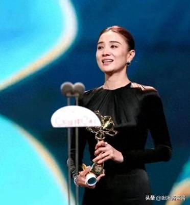 宋佳获奖感言封神，闫妮送花，关晓彤钟楚曦表情失控