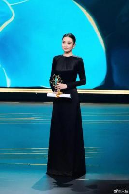 宋佳获奖词致敬女性创作者