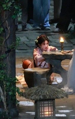 鞠婧祎片场意外摔倒受伤