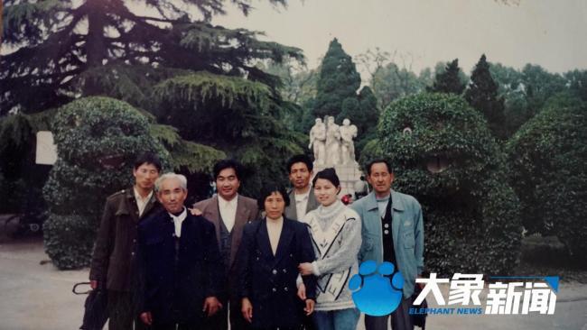 工地大哥人民日报发文：读书改变生活