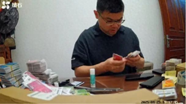 男子寄107万油卡被快递员变卖