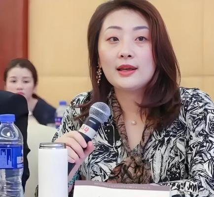 宗馥莉母亲言论引深思