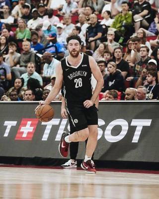 NBA夏季联赛：尼克斯97-93篮网，博尚25+5+2，科勒克25+4

