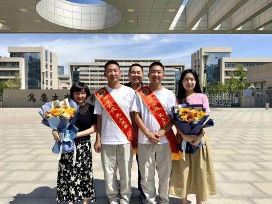 三对双胞胎齐上国防科大