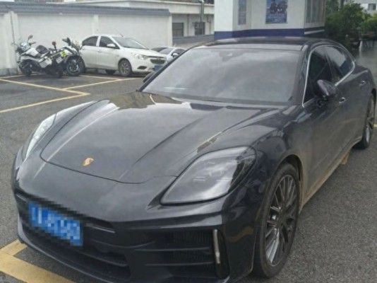 男子盗保时捷叫代驾回乡炫耀