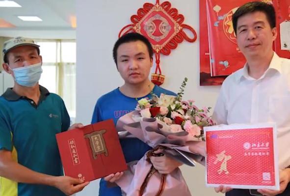 邮政投递员从业19年圆梦北大