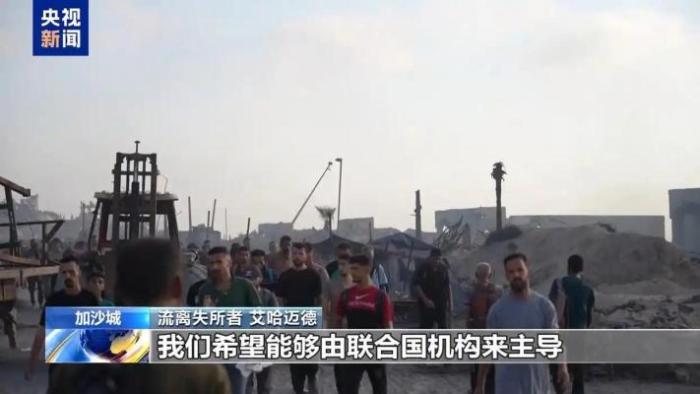 加沙民众冒生命危险觅食