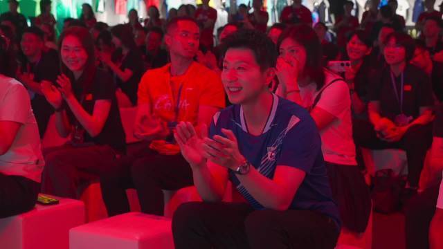 马龙儿子现场表演翻跟头