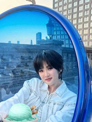 李咏女儿法图麦公开恋情