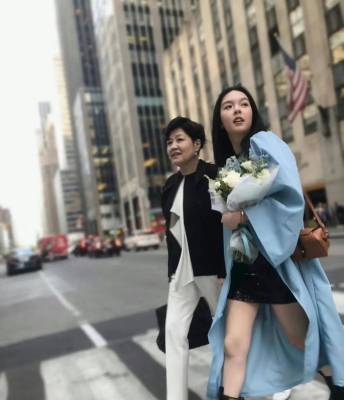 李咏女儿法图麦公开恋情