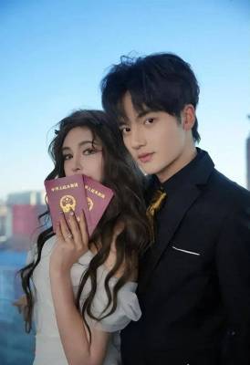 好家伙！刚公布婚讯一个月，就官宣怀孕，娱乐圈又多一个星二代