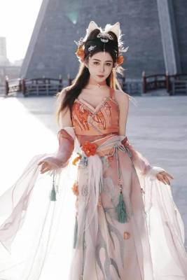 好家伙！刚公布婚讯一个月，就官宣怀孕，娱乐圈又多一个星二代