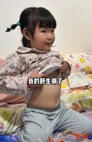 两个月女婴生命垂危，父亲捐肝相救，术后复发恶性肿瘤晚期