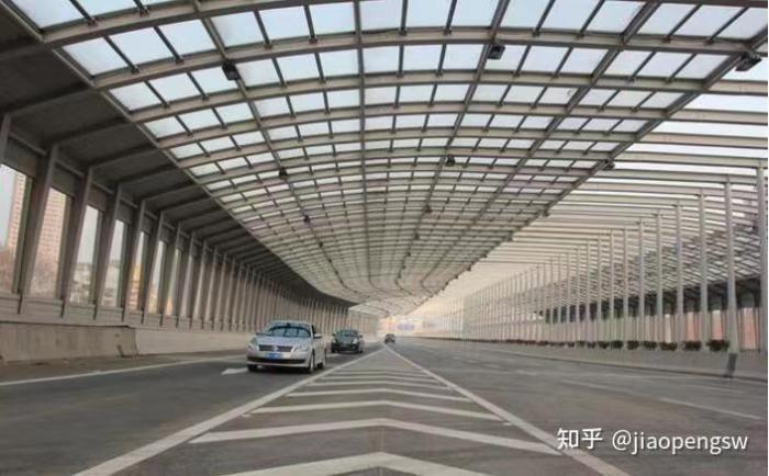 全封闭声屏障：铁路降噪优势解析