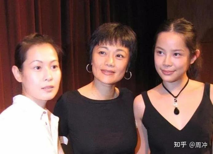 40岁男星现状落魄，环卫工兼乞讨养家