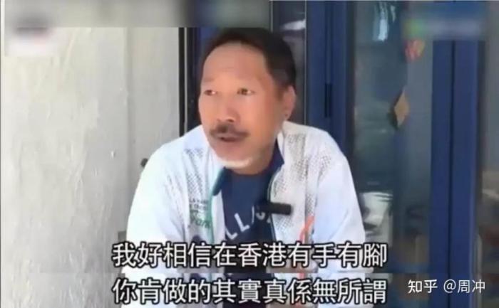 40岁男星现状落魄，环卫工兼乞讨养家