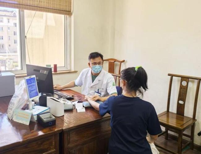 女儿“怪病”一上课就发烧，医生提醒注意
